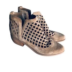 Crown Vintage Women's 7M Cut Out Perforated Taupe Tan Suede Bootie